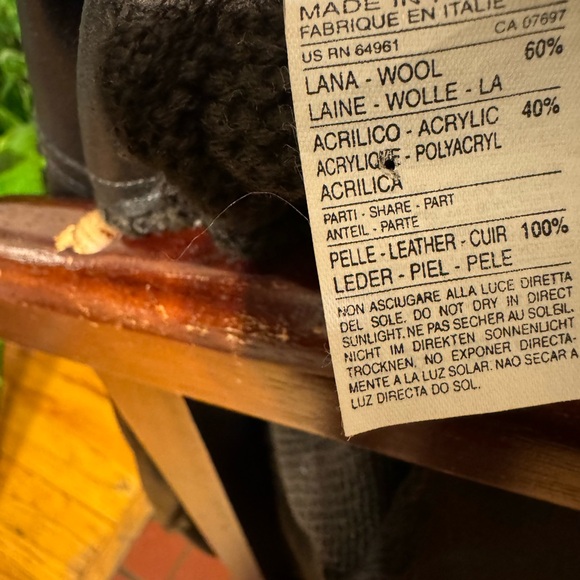 Sisley Italy leather jacket in like new condition size M - Picture 9 of 12